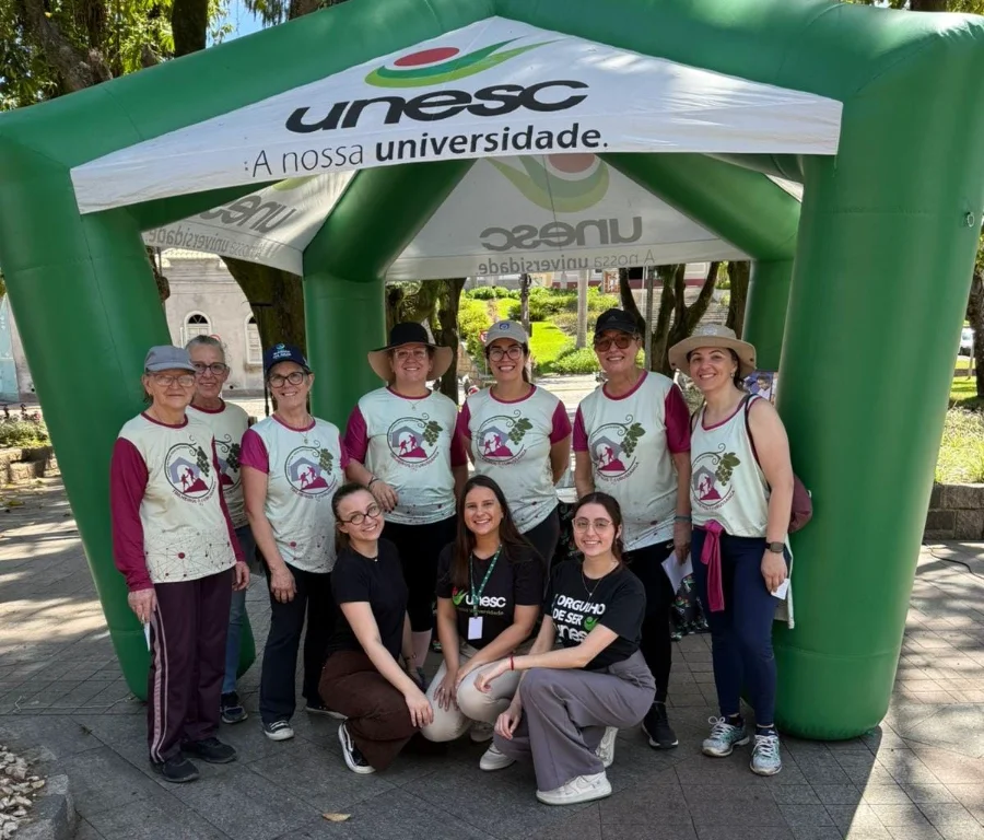 Urussanga recebe ação da Unesc com foco em prevenção Grupo de colaboradores e voluntários da UNESC em Urussanga, participando da ação com foco em saúde e prevenção.