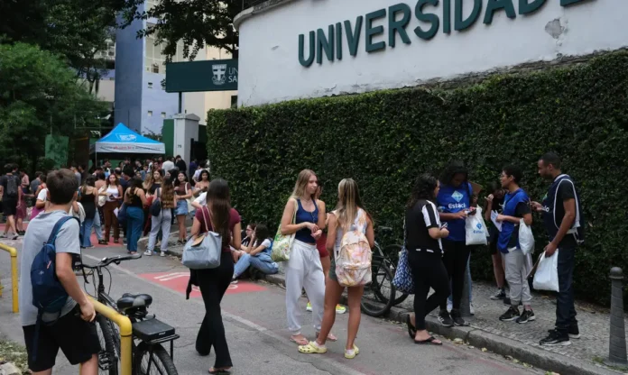 1000371790 estudantes chegando para o enem