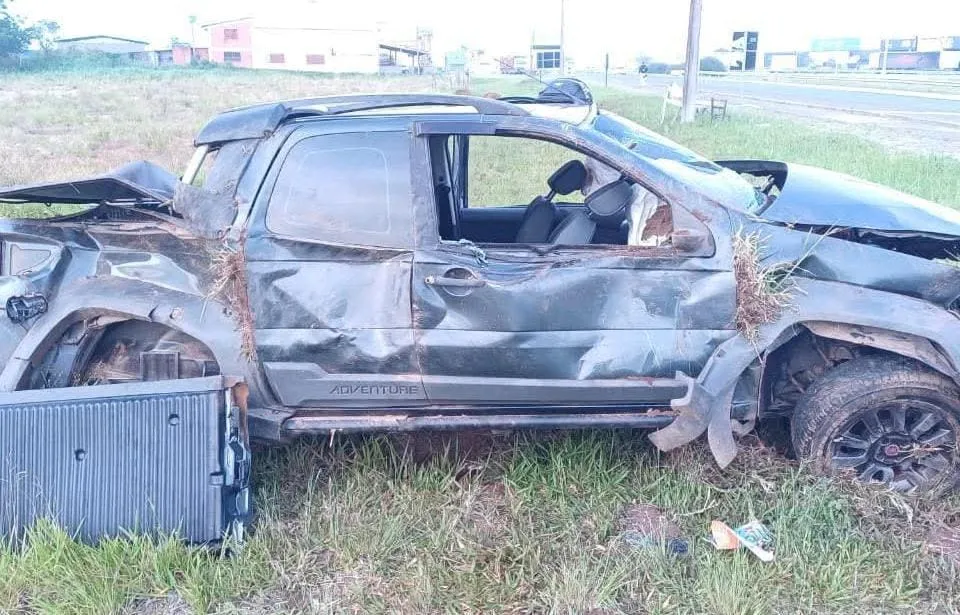 2e238888-3cc3-459a-8939-7acfc1ee6006_11zon carro capotado