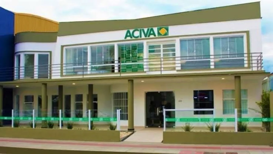 Fachada da sede da ACIVA (Associação Empresarial de Araranguá) com a logomarca da entidade em destaque.