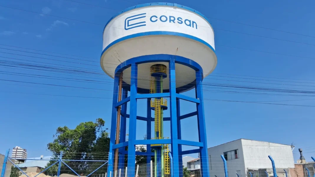 Monumento da Corsan em azul e branco