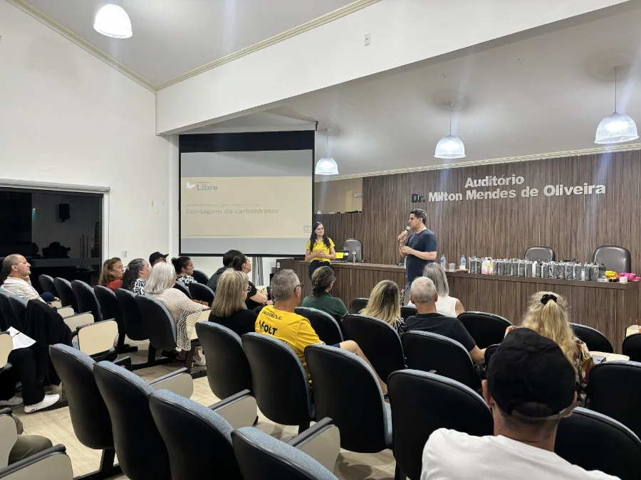 Criciúma debate diabetes e luta por acesso ao FreeStyle Libre Palestra da nutricionista Naiane Lecheta para usuários e famílias em Criciúma, em alusão ao Dia Mundial do Diabetes, debatendo