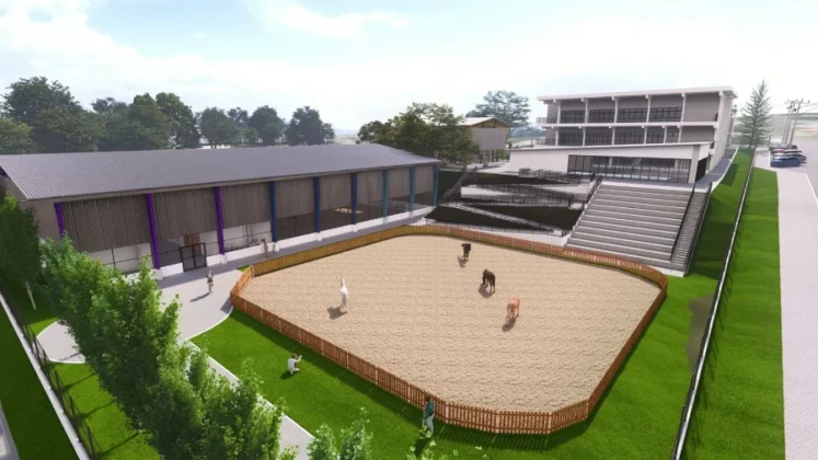 Renderização aérea detalhada do projeto da Cidade do Autista em Criciúma, mostrando a estrutura de três pavimentos, a pista de equoterapia e as áreas verdes, que será o primeiro centro público da região para crianças com TEA.