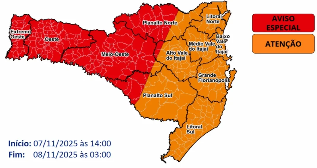 Extremo Sul Ciclone causa cancelamento de aulas na região Mapa de alerta da Defesa Civil de Santa Catarina (SC) em vermelho e laranja, mostrando risco de ciclone e ventos fortes no Extremo Sul, o que motivou o cancelamento de aulas na região.
