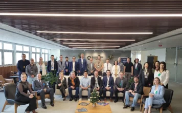 FIESC sedia Fórum CEO com ex-presidente do Bank of America Grande grupo de executivos e líderes de indústrias de Santa Catarina, membros do Programa Membership da Academia FIESC de Negócios, reunidos em Florianópolis para a 3ª edição do Fórum CEO sobre liderança, governança e produtividade industrial.