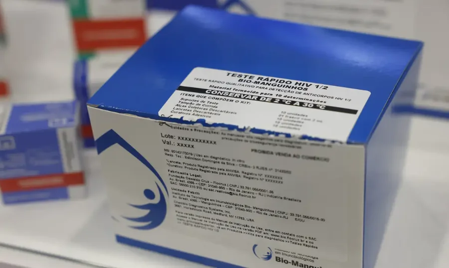 Caixa de Teste Rápido HIV 1/2 (Bio-Manguinhos), fabricada pela Fiocruz, que terá sua produção ampliada com a nova planta industrial para fortalecer a oferta de kits diagnósticos para o SUS.