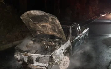 Incêndio destrói veículo em Morro da Fumaça Veículo destruído por incêndio em Morro da Fumaça