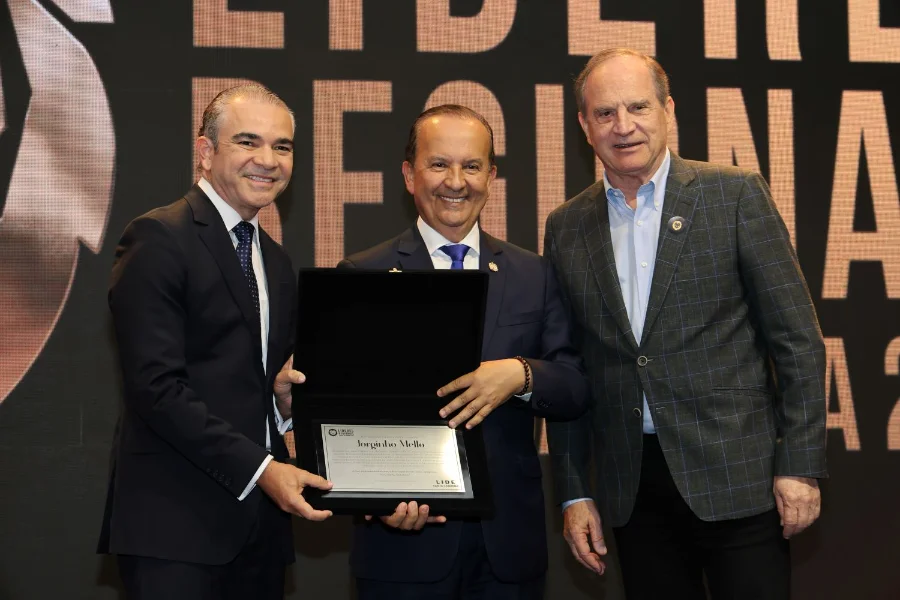 LIDE premia Jorginho Mello por Incentivo ao Empreendedorismo Governador Jorginho Mello recebendo o Prêmio LIDE Líderes do Brasil - Edição SC, pela sua contribuição e incentivo ao empreendedorismo em Santa Catarina.
