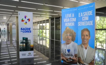 Novembro Azul: Criciúma usa humor para quebrar tabus Banners da campanha "Novembro Azul: Leve a vida com humor" em Criciúma, com as imagens do personagem Darci e do cantor Moriel Costa, usando o humor para quebrar tabus sobre a prevenção do câncer de próstata.