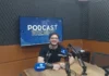 Dr. Willian Souza, da Oral Unic de Sombrio, sorrindo em estúdio de podcast, anunciando a Black Friday da clínica com parcelamento inédito de tratamento odontológico em até 96 vezes.