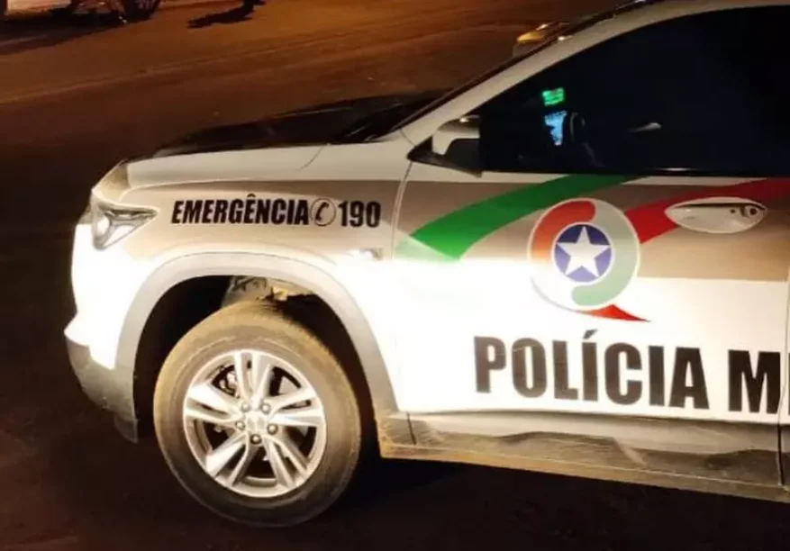 Residência é arrombada e furtada em Criciúma Viatura da Polícia Militar de Santa Catarina (PMSC) com a inscrição