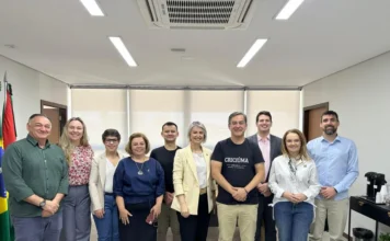 Unesc alinha cooperação para contrapartida de estudantes Reunião entre a Reitora da UNESC, Gisele Coelho Lopes, o Prefeito Vagner Espindola e autoridades municipais e acadêmicas em Criciúma, para formalizar o termo de cooperação da contrapartida de serviço dos estudantes do Programa Universidade Gratuita.