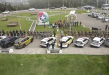 Fronteiras e Divisas Seguras tem 2,4 t de drogas apreendidas Policiais com viaturas dando inicio na operação