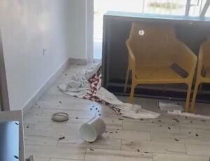 fotos do estrago do furacão dentro do quarto