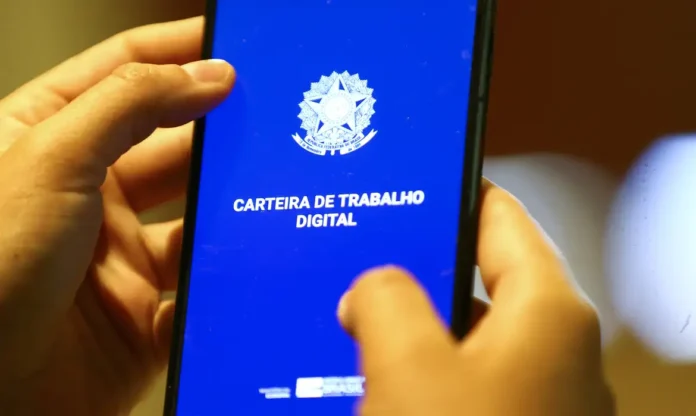 carteira-de-trabalho-digital_mcamgo_abr_240620211818-7 foto de uma carteira de trabalho digital