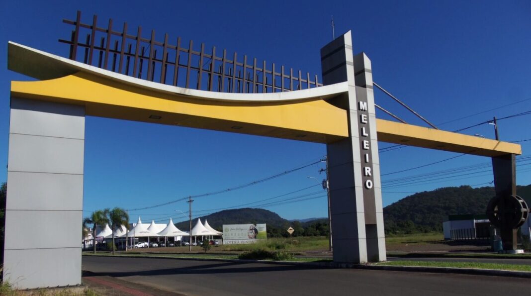 foto do pórtico da cidade