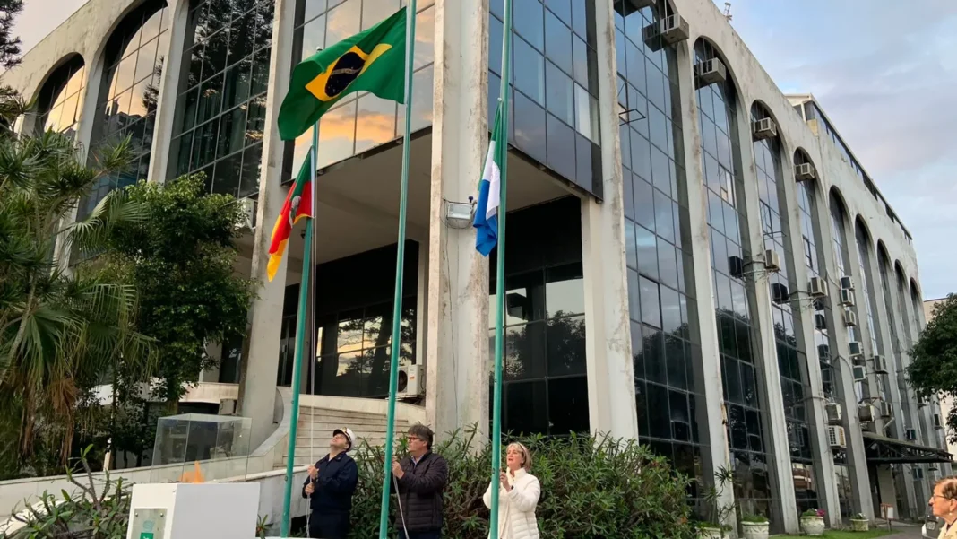 foto da fachada da prefeitura de tramandai