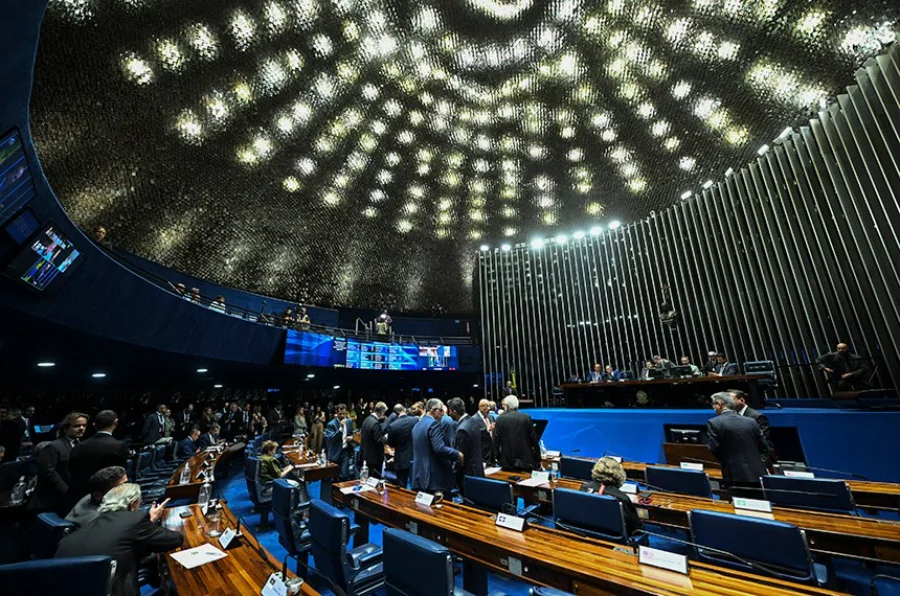 Balanço 2025 Senado aprova 778 matérias e foca na economia Sessão plenária no Senado Federal em Brasília. O balanço de 2025 registra 778 matérias aprovadas, com foco em novas regras para o Imposto de Renda e regulação do ambiente digital.