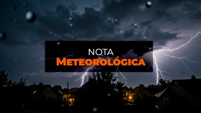 Ciclone extratropical trará risco de temporais severos para SC Imagem de fundo escuro com relâmpagos sobre casas, e um aviso em texto com a frase "NOTA METEOROLÓGICA".