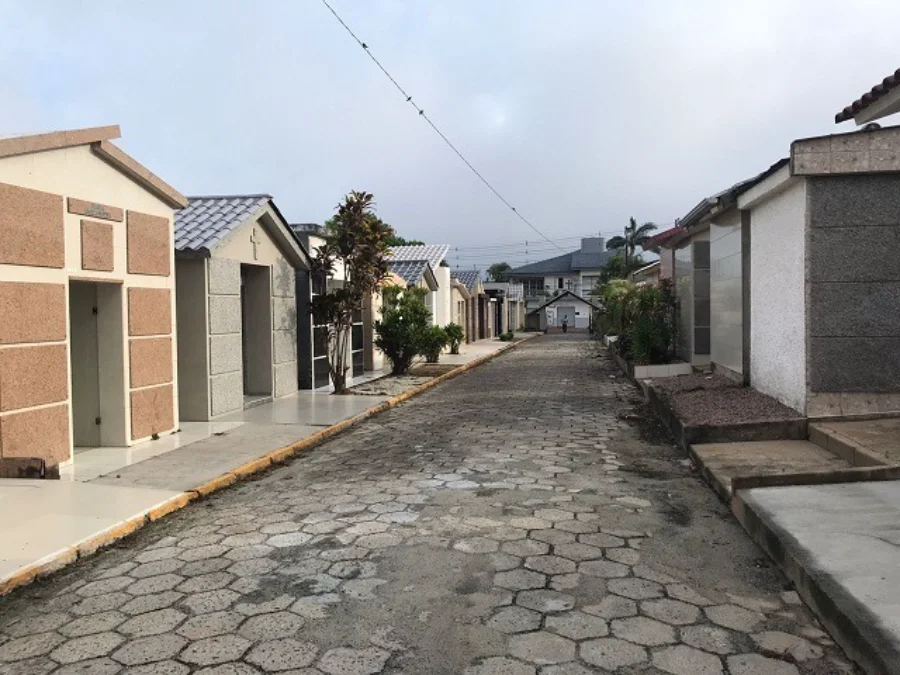 Cocal do Sul Famílias têm prazo para regularizar jazigos Cocal do Sul estende prazo para regularizar cemitério até abril de 2026. Taxa administrativa é isenta na capela.