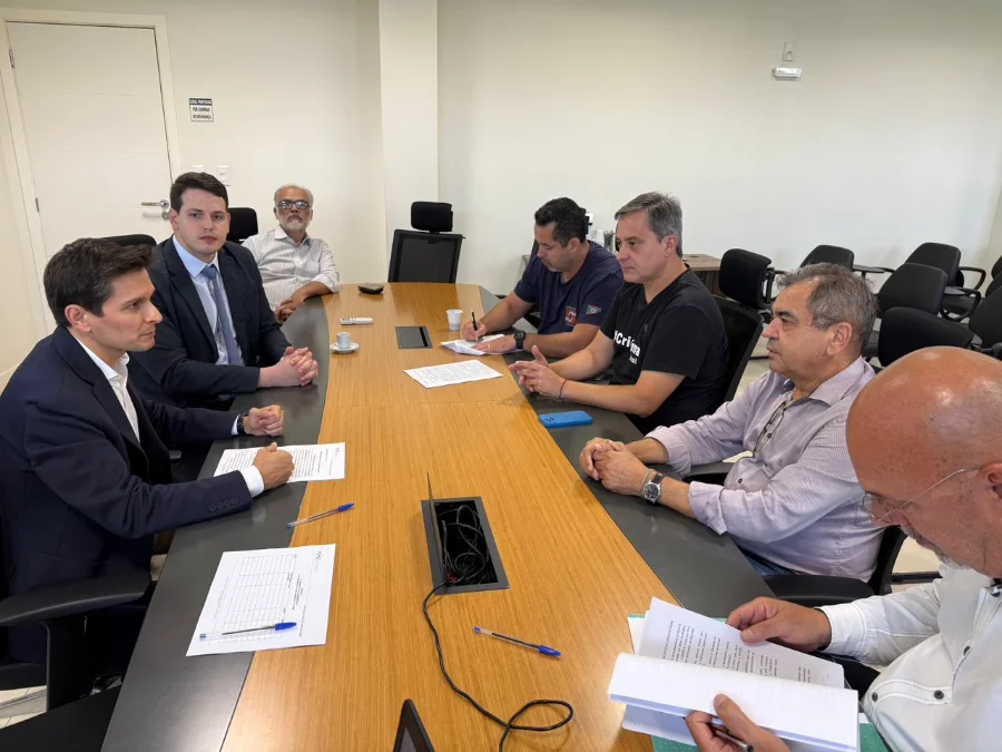 Criciuma_firma_acordo_com_Ministerio_Publico_de_Santa_Catarina_para_solucionar_obra_paralisada_na_regiao_central Prefeito Vagner Espíndola assina Termo de Ajustamento de Conduta (TAC) para resolver o impasse de obra paralisada e eliminar focos de dengue na área central de Criciúma.