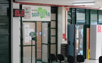 Farmácia Solidária da Unesc fecha temporariamente Entrada da Farmácia Solidária da Unesc, que fechará temporariamente para inventário de estoque e retornará em fevereiro de 2026.