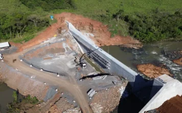 SC lidera leilão da Aneel e atrai bilhões para energia Obra de PCH em Santa Catarina. Programa Energia Boa acelera investimentos em fontes renováveis, colocando SC na liderança de projetos habilitados no leilão da Aneel.