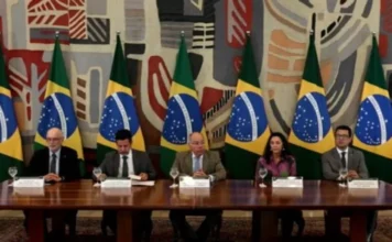 Unesc celebra 60 anos do PEC-G e projeta 16 novos alunos Mesa solene no Palácio Itamaraty, em Brasília, com representantes dos ministérios da Educação e Relações Exteriores, celebrando os 60 anos do Programa de Estudantes-Convênio de Graduação (PEC-G).