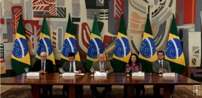 Unesc celebra 60 anos do PEC-G e projeta 16 novos alunos Mesa solene no Palácio Itamaraty, em Brasília, com representantes dos ministérios da Educação e Relações Exteriores, celebrando os 60 anos do Programa de Estudantes-Convênio de Graduação (PEC-G).