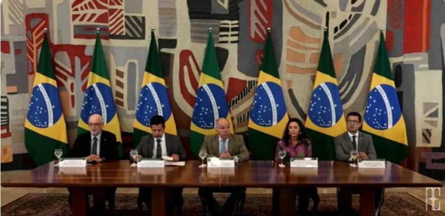 Unesc celebra 60 anos do PEC-G e projeta 16 novos alunos Mesa solene no Palácio Itamaraty, em Brasília, com representantes dos ministérios da Educação e Relações Exteriores, celebrando os 60 anos do Programa de Estudantes-Convênio de Graduação (PEC-G).