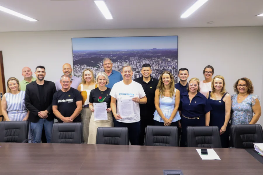 Assinatura do termo de contrapartida do Programa Universidade Gratuita entre Unesc e Prefeitura de Criciúma. Egressos da universidade prestarão serviços qualificados ao município como forma de retorno social do benefício.