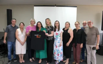 Unesc lança Pacto e campanha contra déficit de professores Lançamento do Pacto pelo Fortalecimento das Licenciaturas da Unesc com a campanha 'Professor(a), Presença que faz a Diferença' em evento da Coordenadoria Regional de Educação.