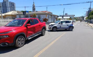 Acidente de carros deixa motorista ferido em Morro da Fumaça