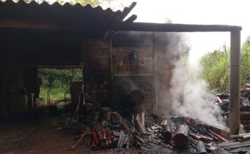 Incêndio atinge depósito em Içara