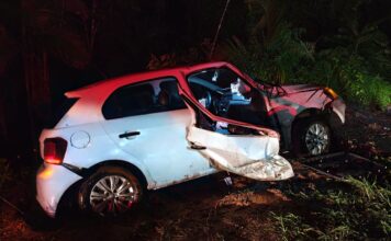 Carro colide com poste em Urussanga