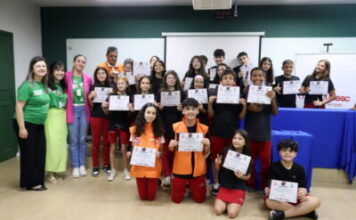 Colégio Unesc forma turma no programa Defesa Civil na Escola Crianças no ato da formatura