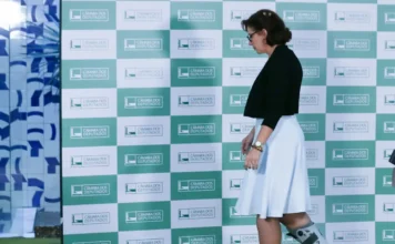 Câmara mantém mandato de Carla Zambelli após votação