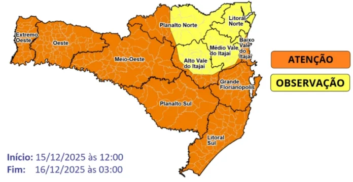 mapa_temporais Mapa de Santa Catarina mostrando o aviso meteorológico para temporais. A maior parte do estado, incluindo Extremo Oeste, Oeste, Meio-Oeste, Planalto Sul, Litoral Sul, Grande Florianópolis e Alto Vale do Itajaí, está em ATENÇÃO (cor laranja). As regiões do Planalto Norte, Litoral Norte, Médio Vale e Baixo Vale do Itajaí estão em OBSERVAÇÃO (cor amarela). O aviso é válido das 12h00 de 15/12/2025 às 03h00 de 16/12/2025.