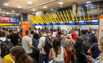 Ventos fortes provocam mais de 160 voos cancelados em SP