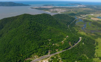 ACIVA cobra prazos e questiona pedágio no Morro dos Cavalos Vista aérea do Morro dos Cavalos e da BR-101, trecho que receberá a obra do túnel anunciada pelo ministro dos Transportes e acompanhada pela ACIVA.