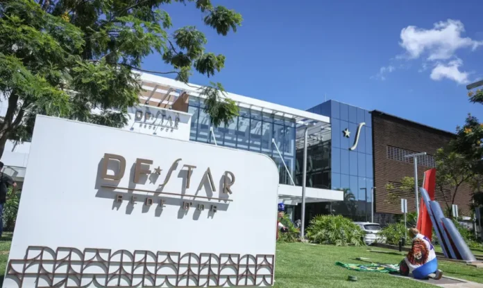 Bolsonaro deixa o hospital e retorna para a prisão da PF Fachada do Hospital DF Star em Brasília. Após cirurgias e bloqueios nervosos para tratar soluços, Jair Bolsonaro deixa a unidade de saúde e retorna à carceragem da Polícia Federal por determinação judicial.