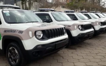 Ex-marido é detido ao aguardar mulher em prédio de Araranguá Viatura da Polícia Militar de modelo Jeep Renegade, semelhante às utilizadas na ocorrência em Araranguá.