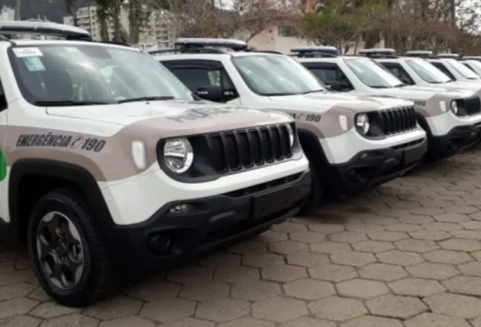 Ex-marido é detido ao aguardar mulher em prédio de Araranguá Viatura da Polícia Militar de modelo Jeep Renegade, semelhante às utilizadas na ocorrência em Araranguá.