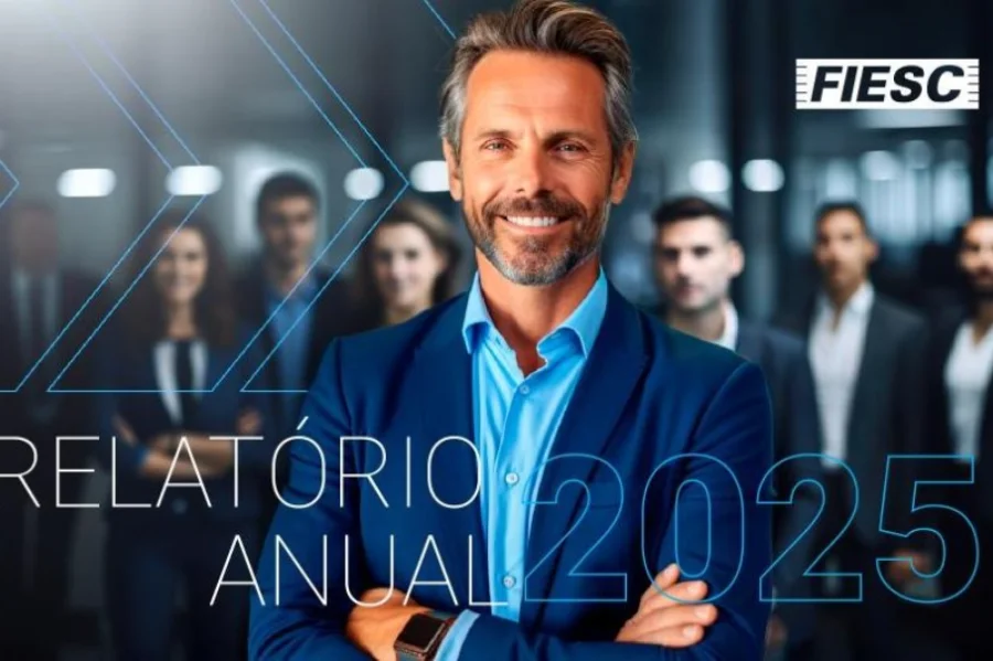 FIESC investe R$ 391,4 milhões em Santa Catarina em 2025 Imagem de capa do Relatório Anual 2025 da FIESC, mostrando um homem de terno azul sorrindo em primeiro plano, com outros profissionais ao fundo. O texto