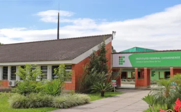 IFC Santa Rosa do Sul: Inscrições para graduação até dia 13 Fachada do IFC Campus Santa Rosa do Sul. Inscrições abertas para Engenharia Agronômica e Zootecnia até 13 de janeiro de 2026; seleção via histórico escolar para cadastro de reserva em cursos gratuitos.