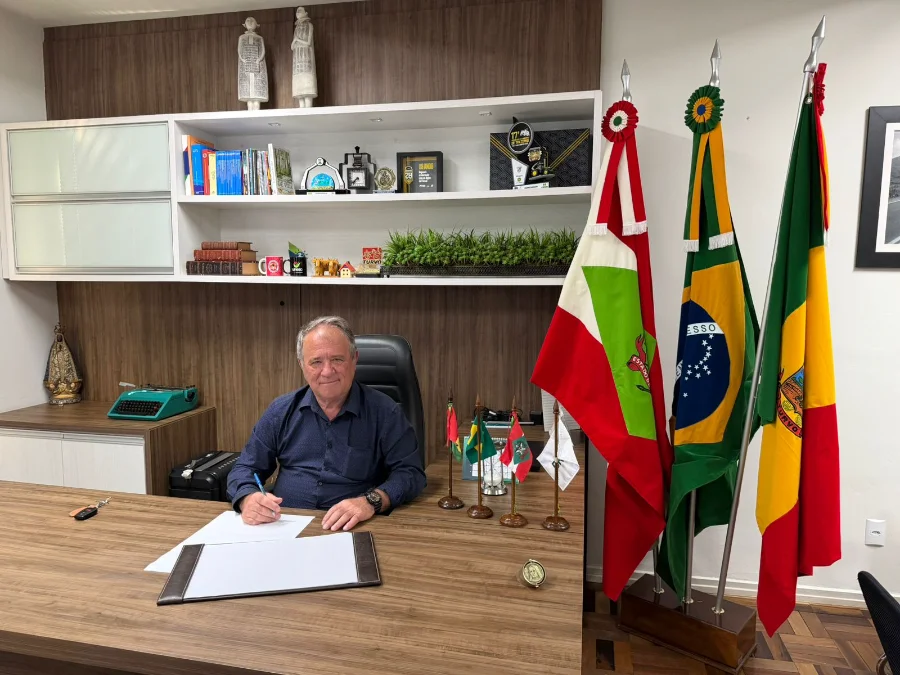 Laerte Casagrande assume Prefeitura de Turvo Laerte Casagrande assume Prefeitura de Turvo em 2026. Transmissão de cargo de Heriberto Schmidt para o vice-prefeito ocorre em ato com a presença de Geovania de Sá e Tiago Zilli.