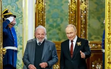 Lula e Putin debatem crise na Venezuela após ação dos EUA Presidente Lula e Vladimir Putin lado a lado; líderes debateram crise na Venezuela e ações dos EUA