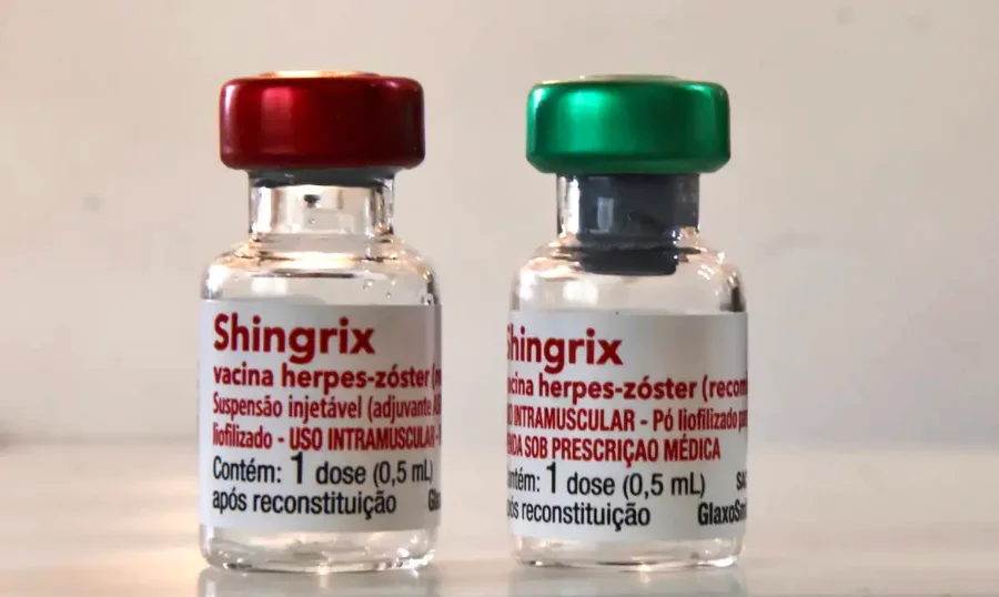 Frascos da vacina Shingrix, imunizante recombinante contra herpes-zóster, que o Ministério da Saúde decidiu não incorporar ao Sistema Único de Saúde (SUS) devido ao alto custo.