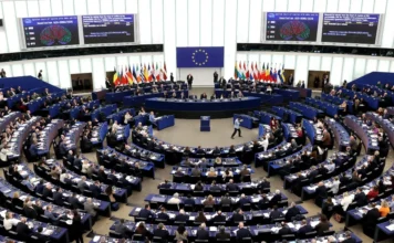 TJUE analisará legalidade do acordo com Mercosul Plenário do Parlamento Europeu em sessão durante votação que definiu o envio do acordo com o Mercosul para análise do Tribunal de Justiça da União Europeia.