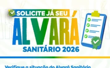 Timbé do Sul alerta sobre emissão de Alvará Sanitário Banner de divulgação da campanha para solicitação do Alvará Sanitário de 2026 em Timbé do Sul. O texto principal em destaque, nas cores azul, verde e amarelo, diz "SOLICITE JÁ SEU ALVARÁ SANITÁRIO 2026". Ao lado, há uma ilustração de uma prancheta com uma lista de verificação marcada e um selo de aprovação verde. Na parte inferior, o texto orienta: "Verifique a situação do Alvará Sanitário do seu estabelecimento junto à Vigilância Sanitária".